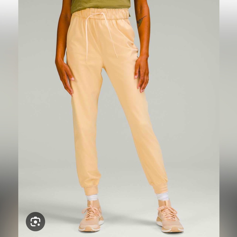 Lululemon Joggers Size 6 Prosecco